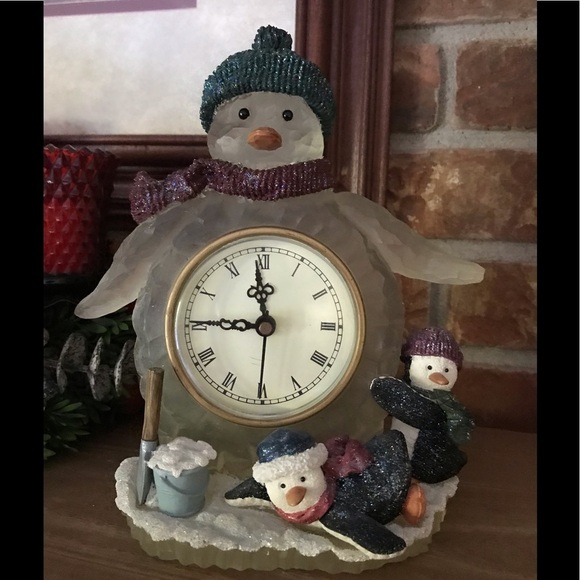 ❤️Rare Penguin Winter Snow Sparkle Limited Collectible Quartz Clock - Picture 1 of 10